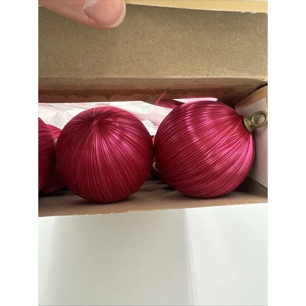 VINTAGE BOX‎ Of 12 Satin-Sheen RED CHRISTMAS Tree ORNAMENTS By PYRAMID